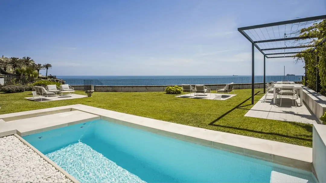 Villa Laura – luxury villa in Lisbon, Portugal – image 2