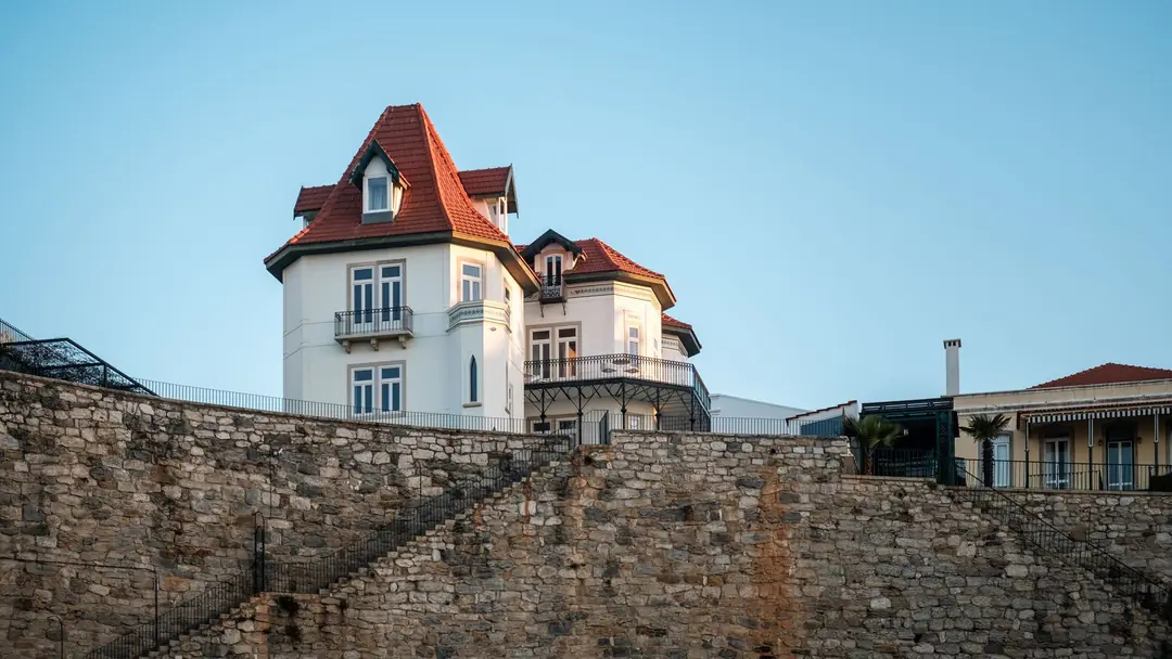 Villa Laura – luxury villa in Lisbon, Portugal – image 3