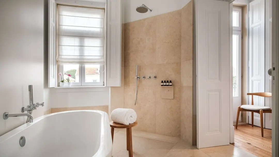 Villa Laura – luxury villa in Lisbon, Portugal – image 12