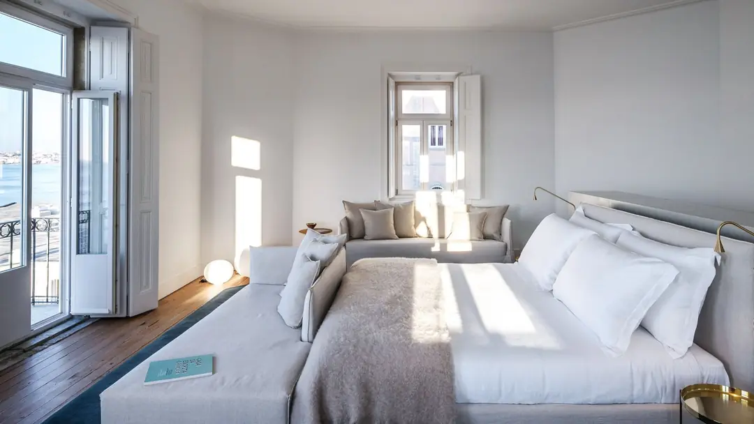 Villa Laura – luxury villa in Lisbon, Portugal – image 16